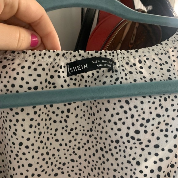 SHEIN TIE IN FRONT TOP - Picture 2 of 3